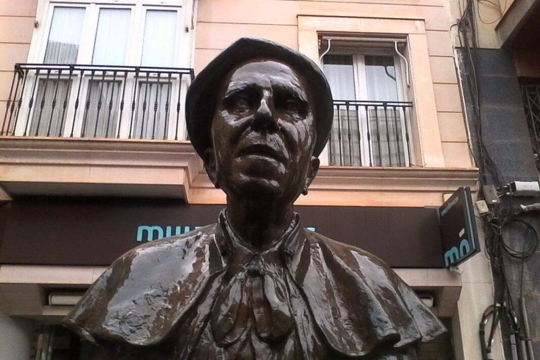 Monumento al pintor Vicente Ros