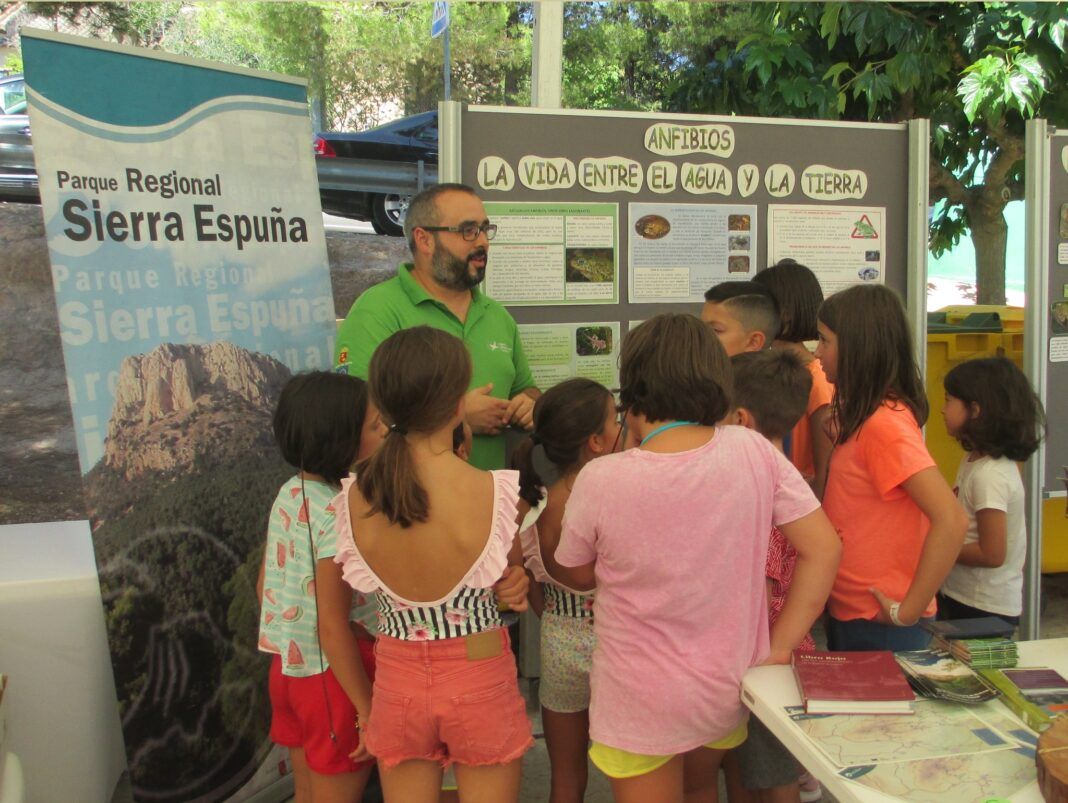 Participantes en la campaña de educación ambiental que se desarrolló en las pedanías del Parque Regional de Sierra Espuña el pasado año