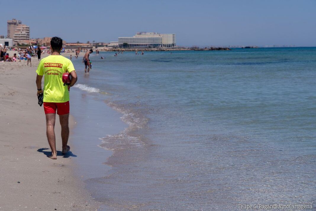 Imagen de archivo de un socorrista de Protección Civil de Cartagena en playas